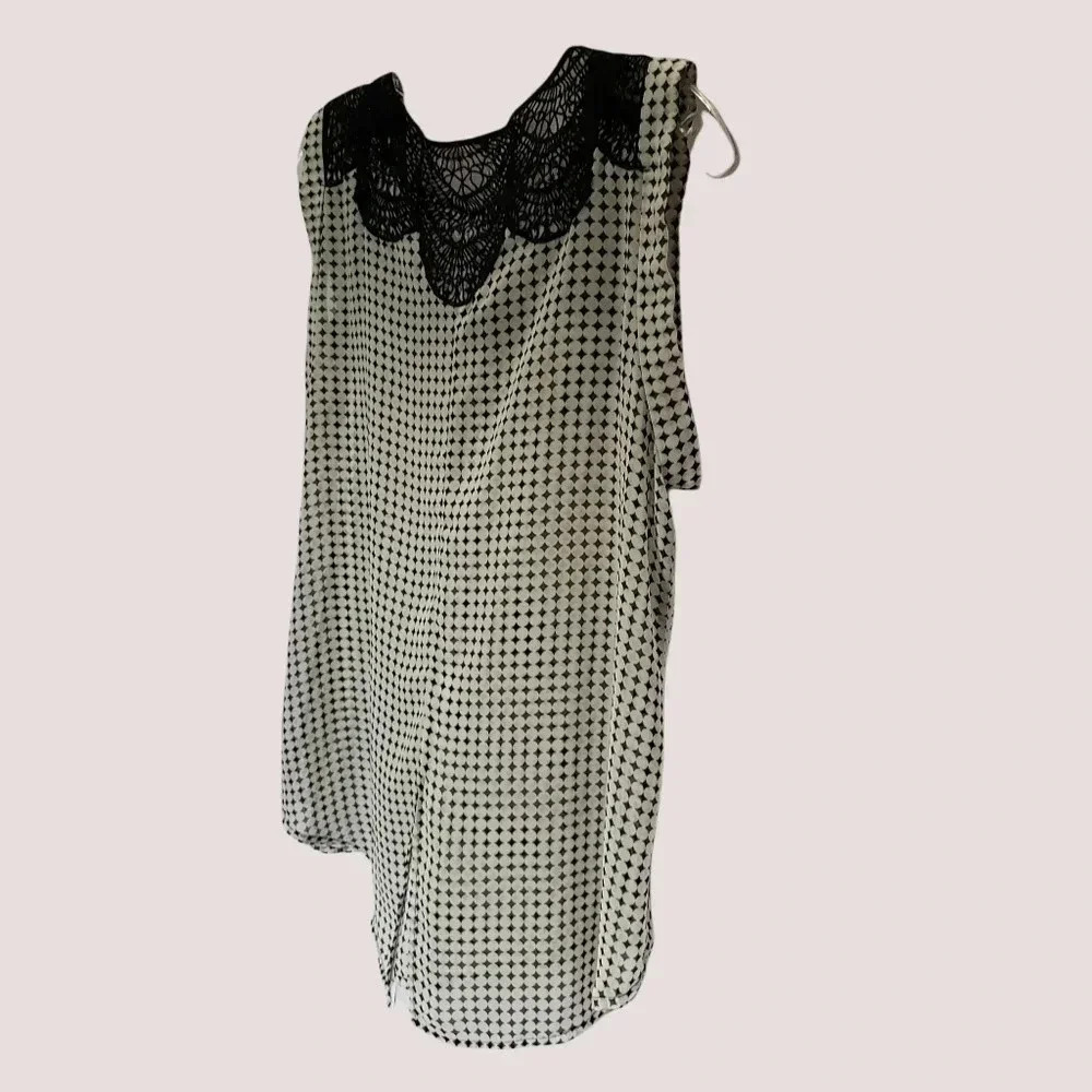 Pleione  White blk Polka Dot Crochet Knit Accent Blouse - Picture 4 of 9